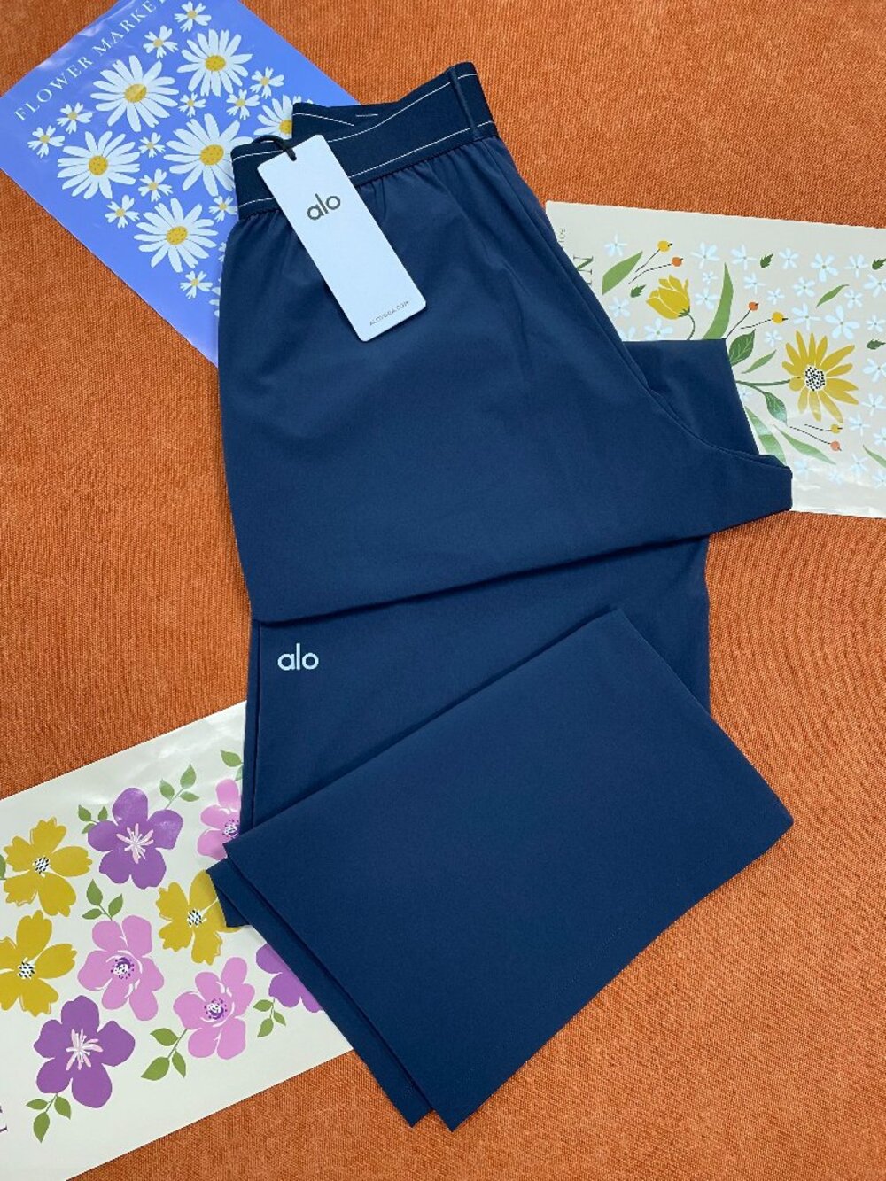 Brand new with tags🌊ALO Yoga Set Navy Blue (Regular Size 30 inches) - Picture 3 of 11